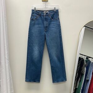 LEVIS ribcage straight. sz 28